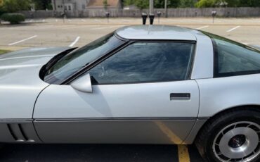 Chevrolet-Corvette-1984-Hatchback-14