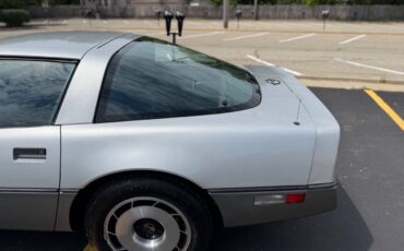 Chevrolet-Corvette-1984-Hatchback-15