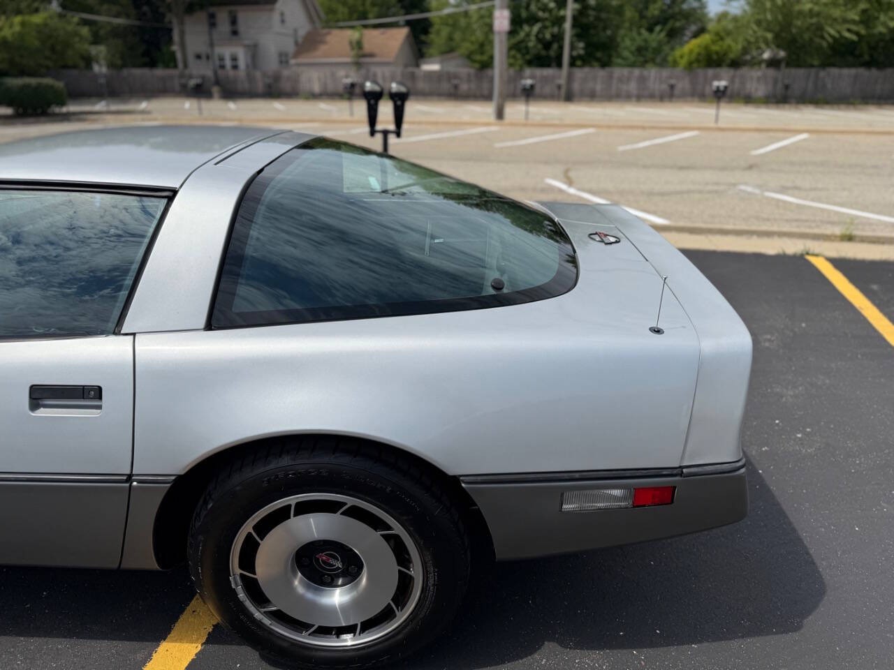 Chevrolet-Corvette-1984-Hatchback-15