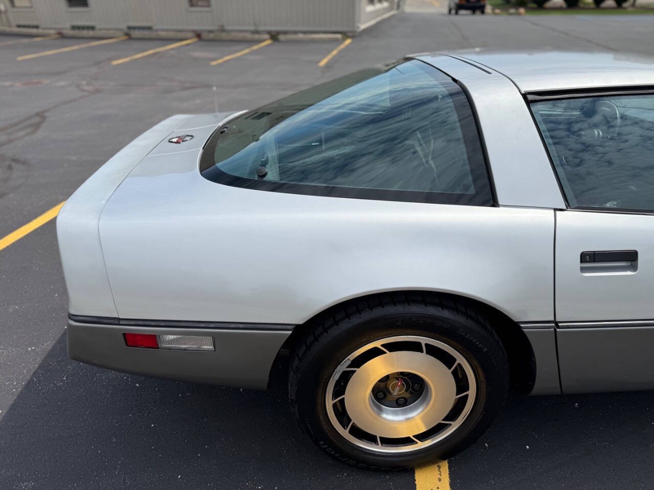 Chevrolet-Corvette-1984-Hatchback-17