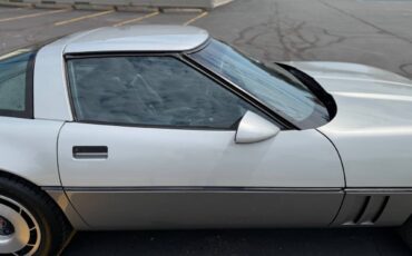Chevrolet-Corvette-1984-Hatchback-18