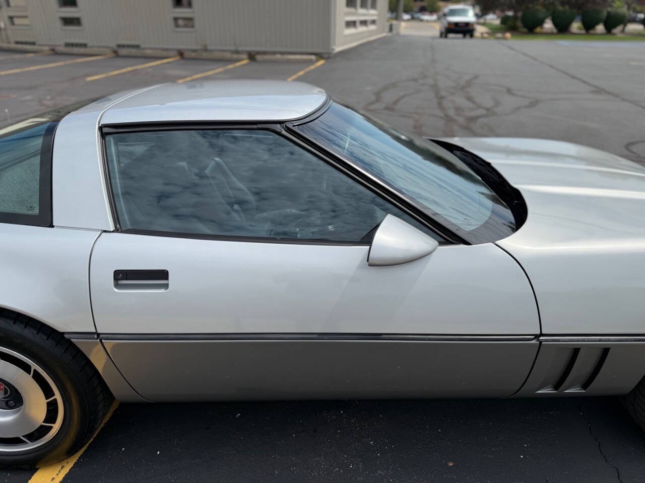 Chevrolet-Corvette-1984-Hatchback-18