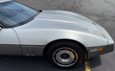 Chevrolet-Corvette-1984-Hatchback-19