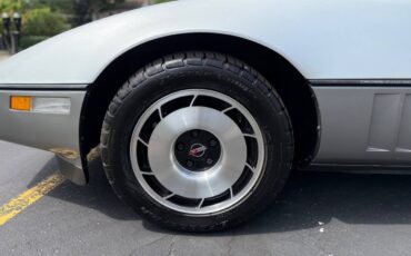 Chevrolet-Corvette-1984-Hatchback-23