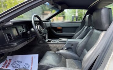 Chevrolet-Corvette-1984-Hatchback-28