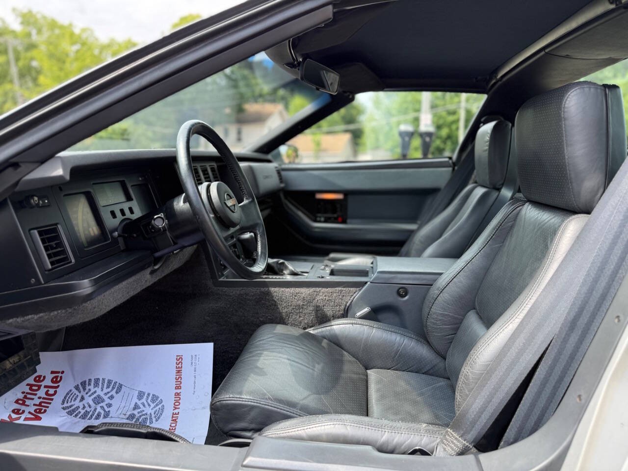 Chevrolet-Corvette-1984-Hatchback-28