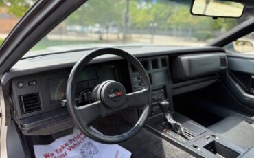 Chevrolet-Corvette-1984-Hatchback-29