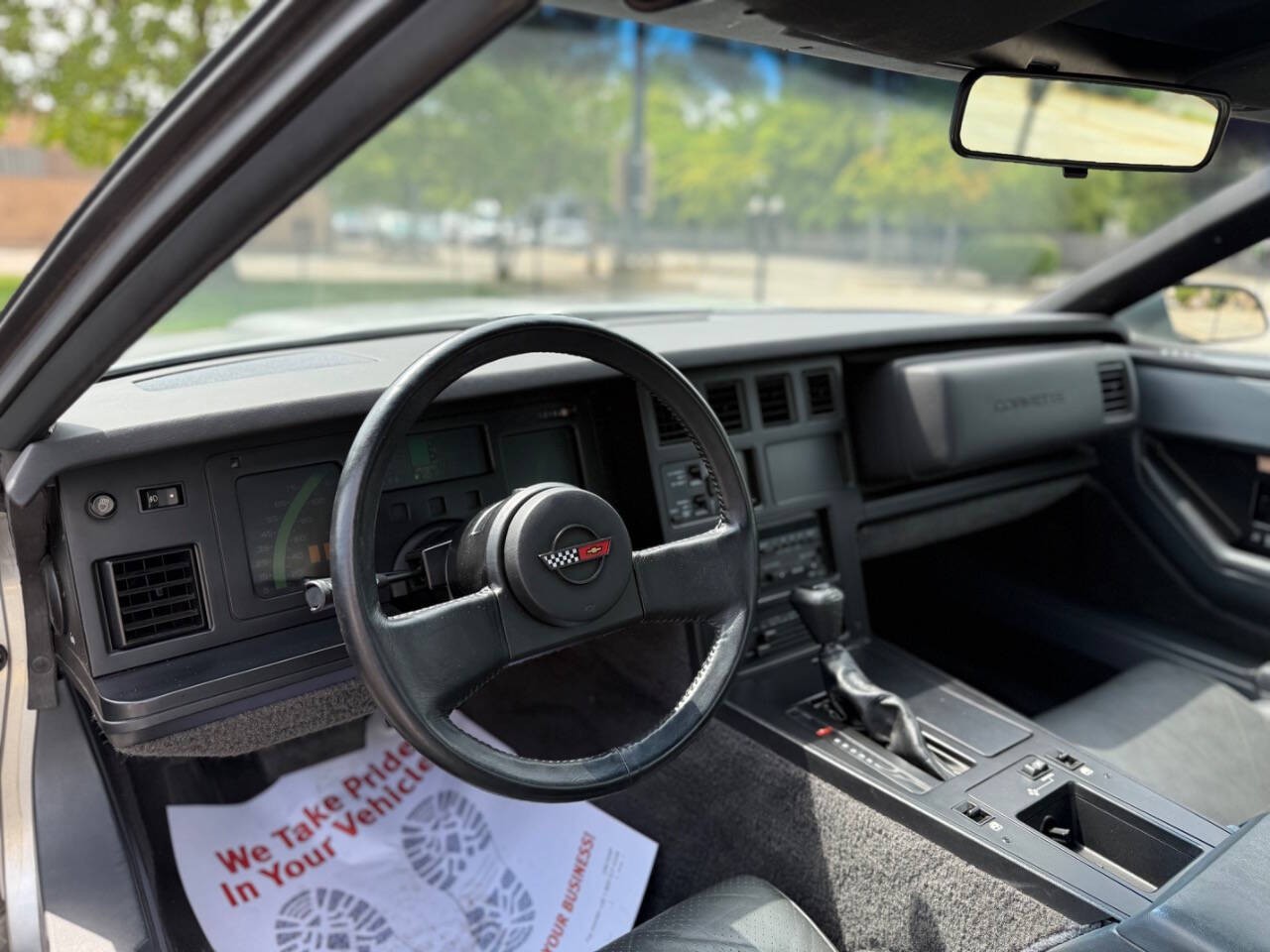 Chevrolet-Corvette-1984-Hatchback-29