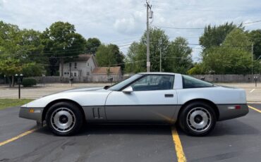 Chevrolet-Corvette-1984-Hatchback-3