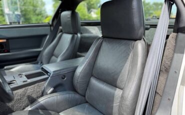 Chevrolet-Corvette-1984-Hatchback-31