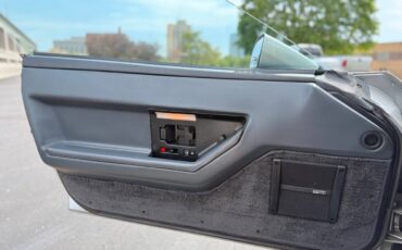 Chevrolet-Corvette-1984-Hatchback-33