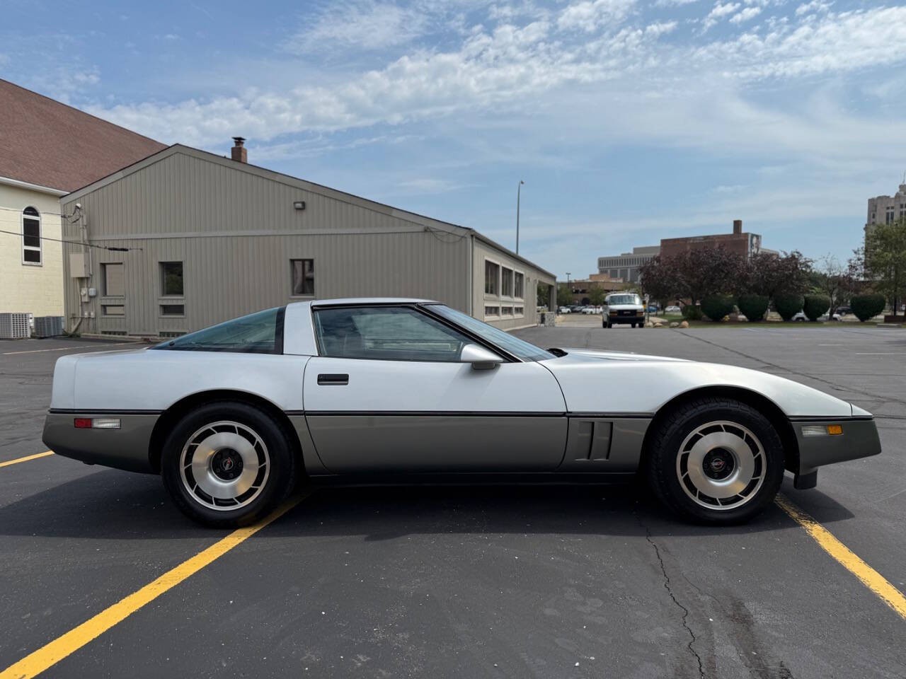 Chevrolet-Corvette-1984-Hatchback-9