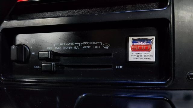 Chevrolet-Corvette-1986-Convertible-26
