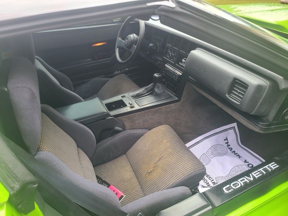 Chevrolet-Corvette-1986-Hatchback-9
