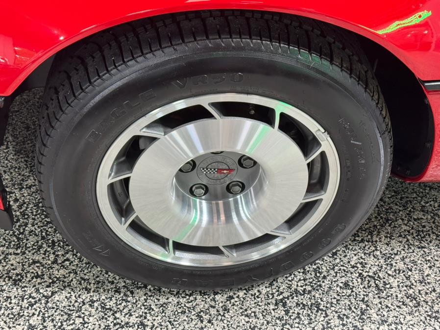 Chevrolet-Corvette-1987-Convertible-10