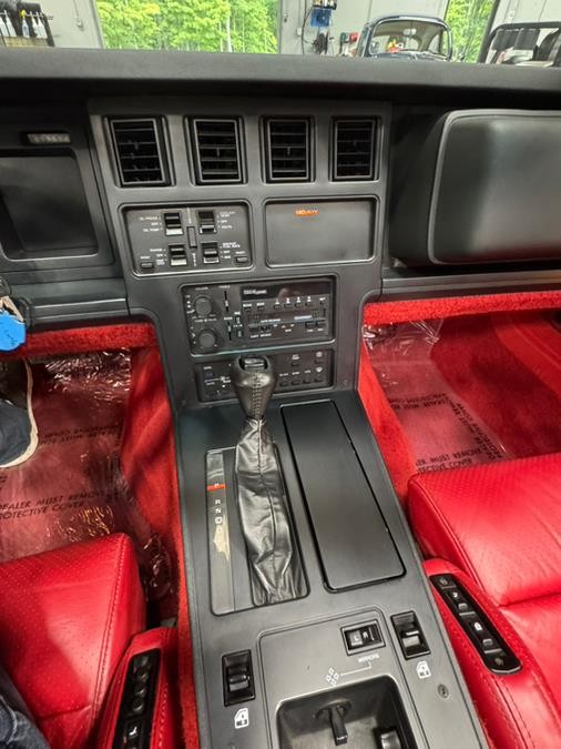 Chevrolet-Corvette-1987-Convertible-17