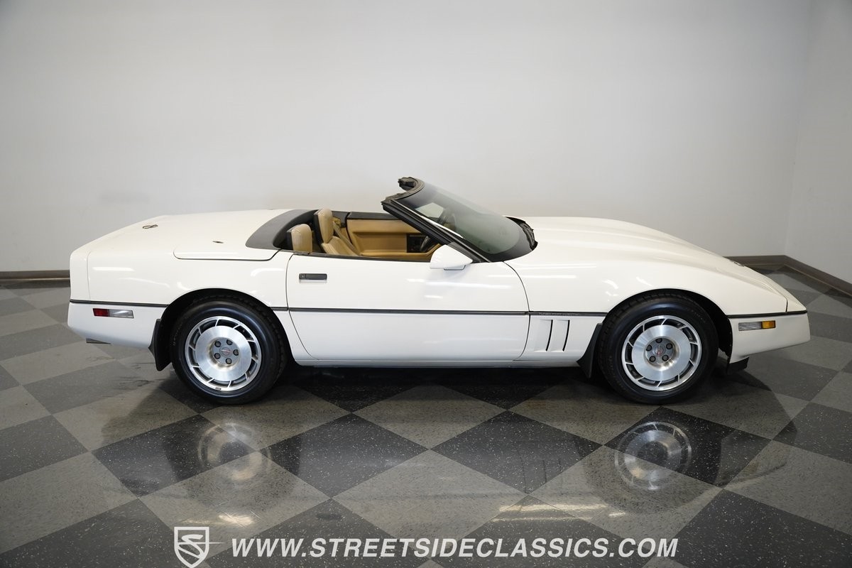 Chevrolet-Corvette-1987-Convertible-26