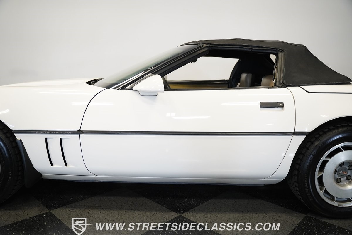 Chevrolet-Corvette-1987-Convertible-32