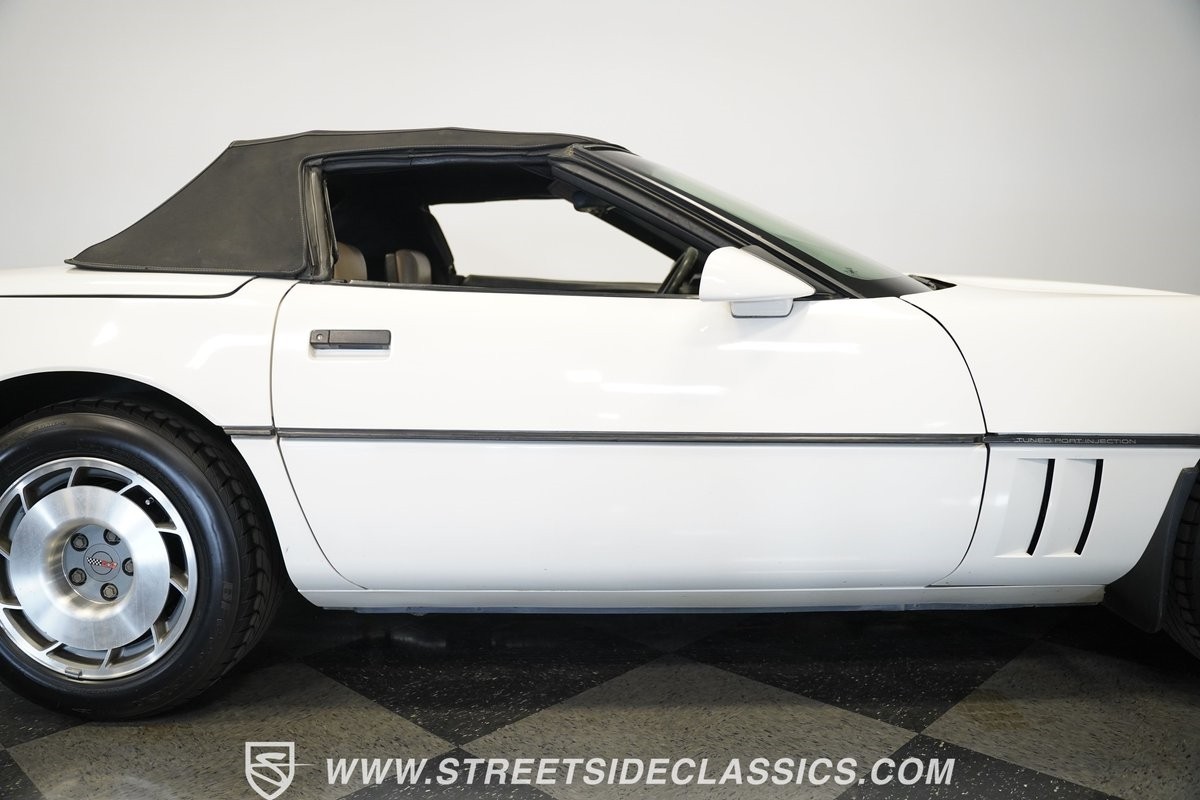 Chevrolet-Corvette-1987-Convertible-38