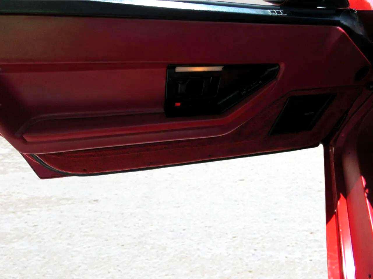 Chevrolet-Corvette-1987-Coupe-19