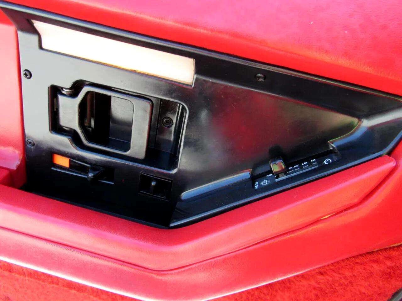Chevrolet-Corvette-1987-Coupe-22