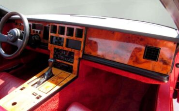 Chevrolet-Corvette-1987-Coupe-32