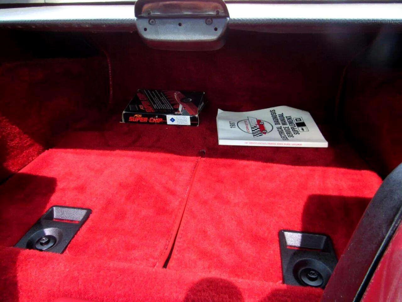 Chevrolet-Corvette-1987-Coupe-35