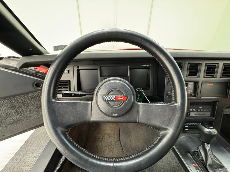 Chevrolet-Corvette-1987-Dark-Red-Metallic-Graphite-1