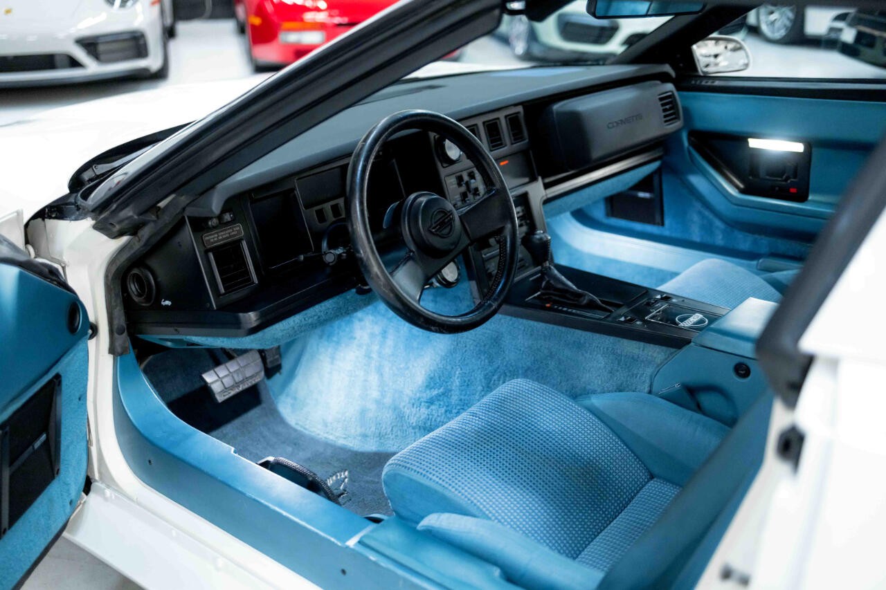 Chevrolet-Corvette-1987-Hatchback-1