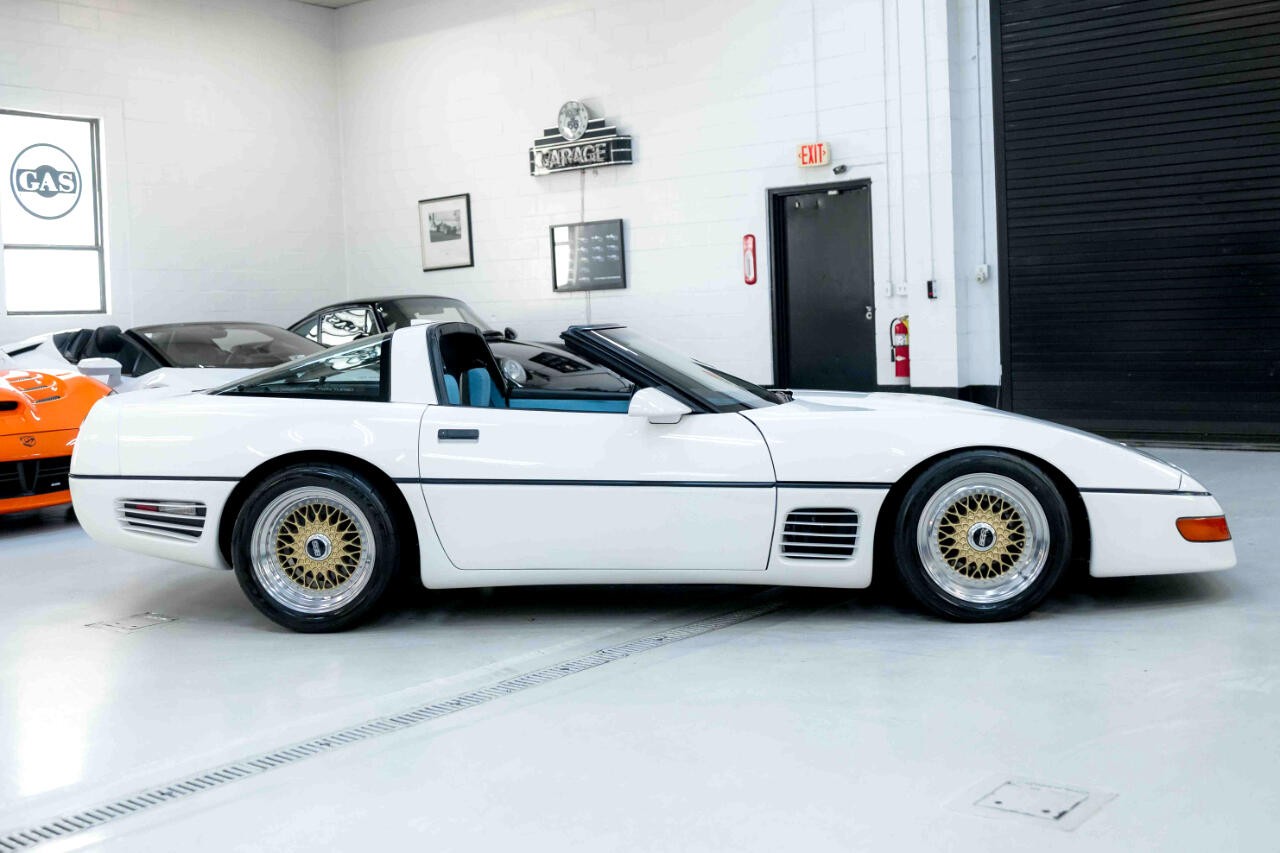 Chevrolet-Corvette-1987-Hatchback-10