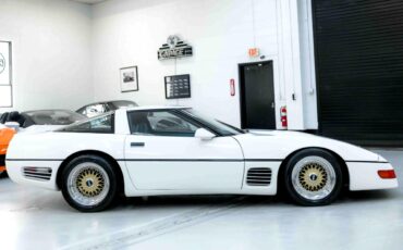 Chevrolet-Corvette-1987-Hatchback-18