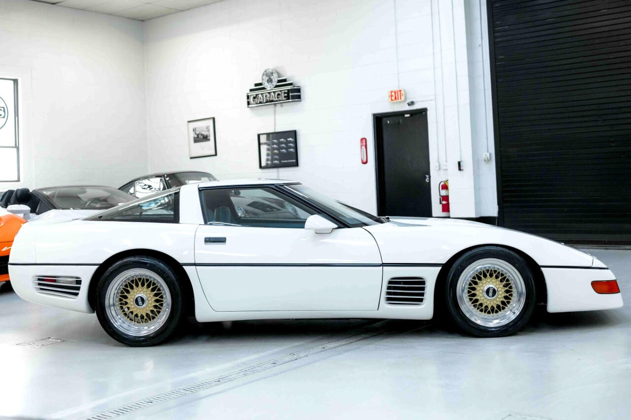 Chevrolet-Corvette-1987-Hatchback-18
