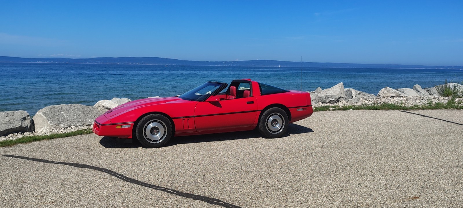 Chevrolet-Corvette-1987-Hatchback-26