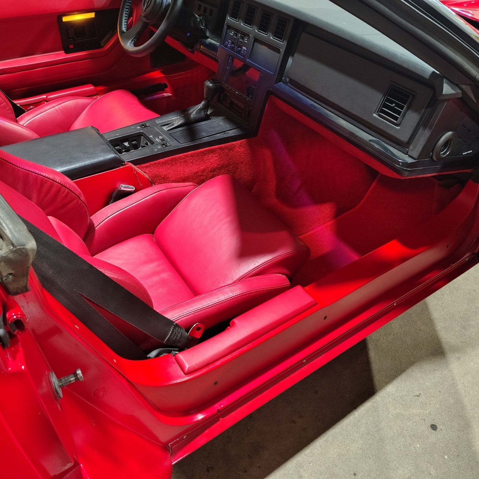 Chevrolet-Corvette-1987-Hatchback-4