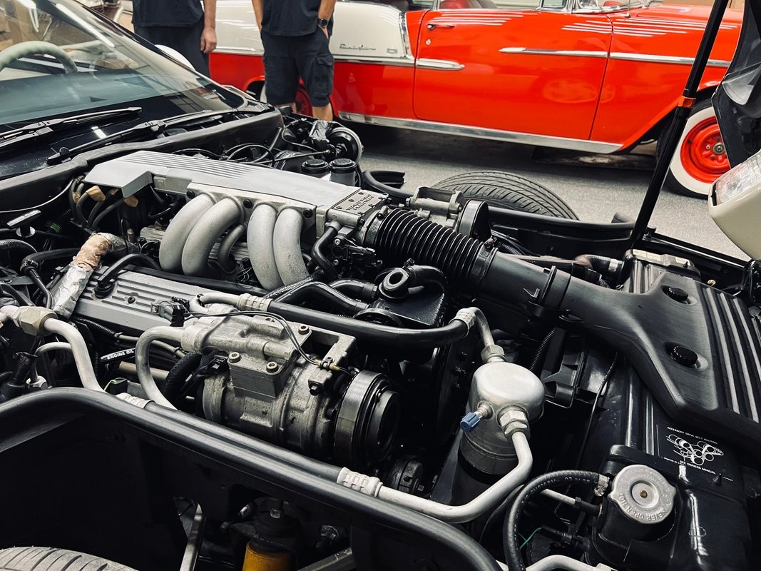 Chevrolet-Corvette-1988-Coupe-11