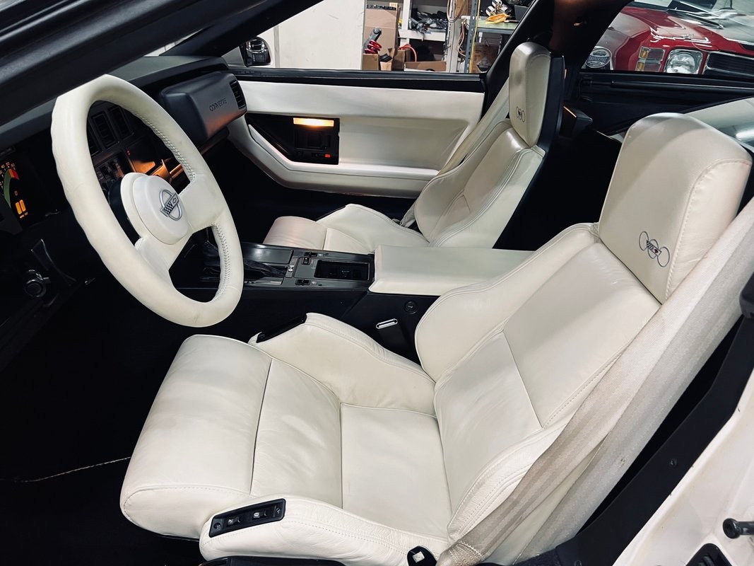 Chevrolet-Corvette-1988-Coupe-15