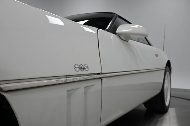 Chevrolet-Corvette-1988-Coupe-15