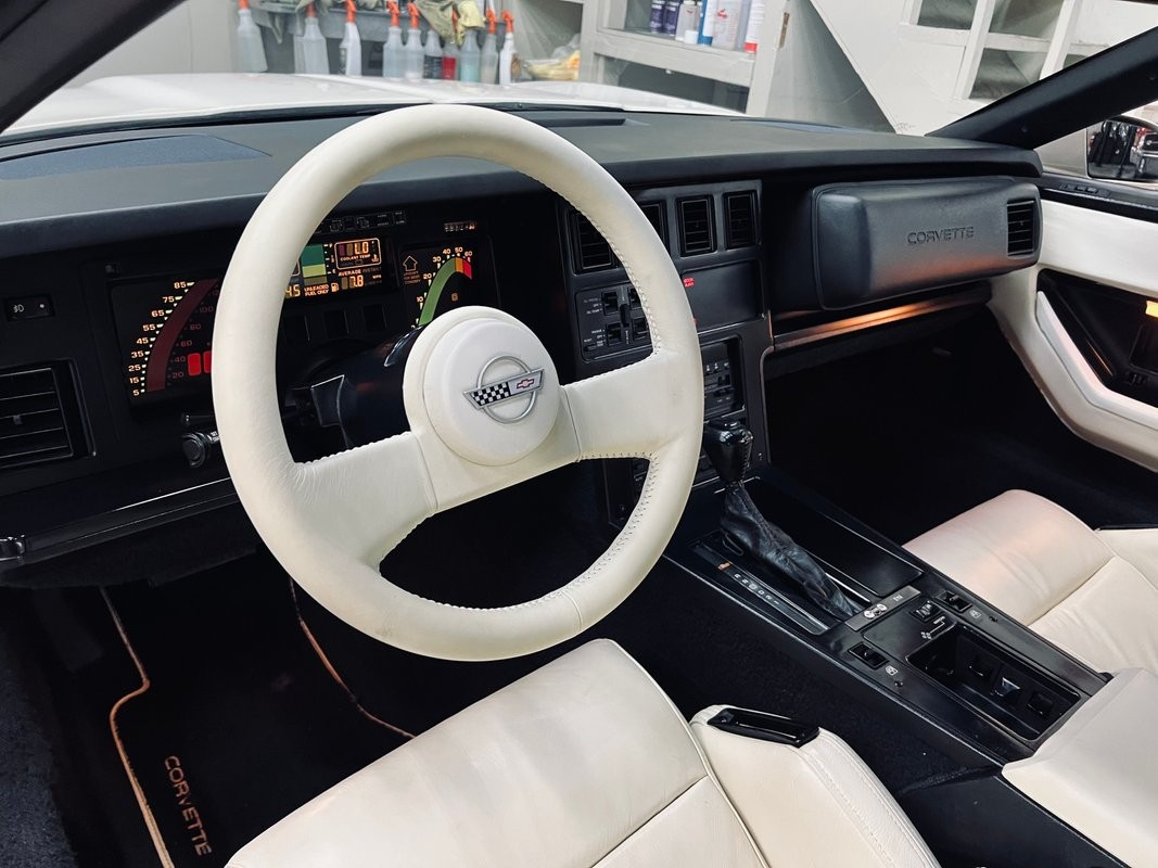 Chevrolet-Corvette-1988-Coupe-16