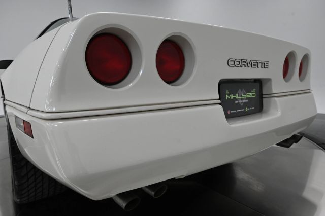 Chevrolet-Corvette-1988-Coupe-16