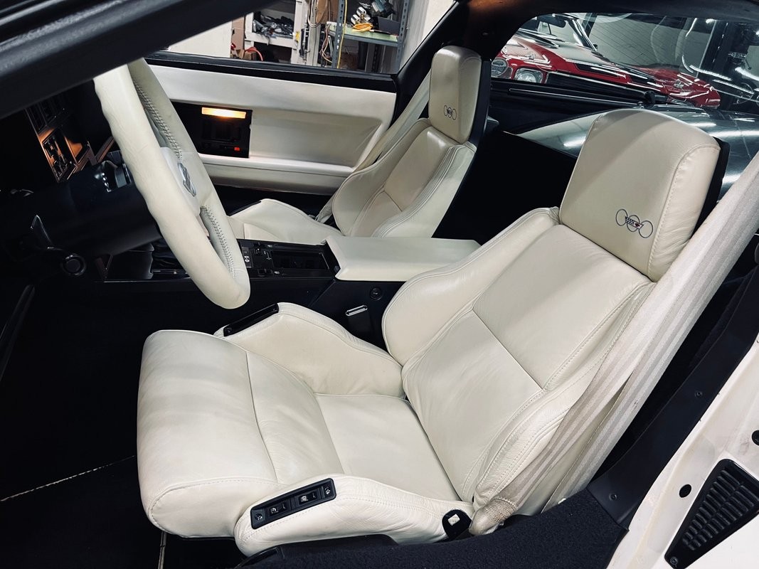 Chevrolet-Corvette-1988-Coupe-17