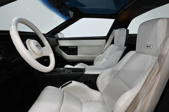 Chevrolet-Corvette-1988-Coupe-17
