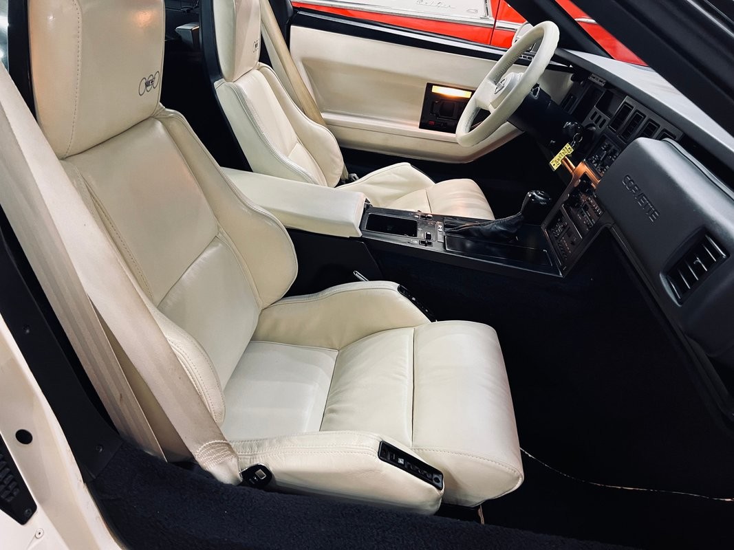 Chevrolet-Corvette-1988-Coupe-19
