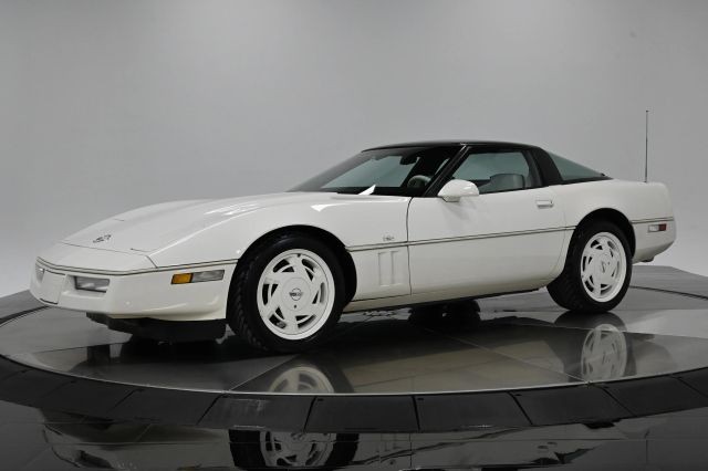 Chevrolet-Corvette-1988-Coupe-2