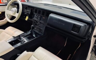 Chevrolet-Corvette-1988-Coupe-21