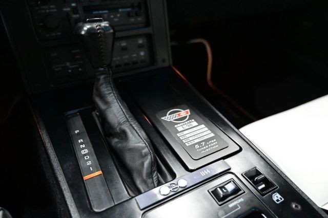 Chevrolet-Corvette-1988-Coupe-21