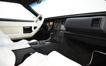 Chevrolet-Corvette-1988-Coupe-24
