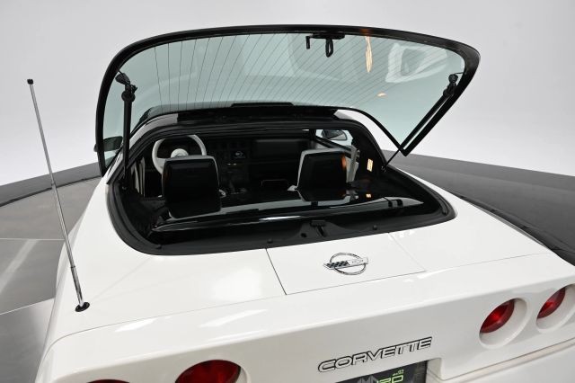 Chevrolet-Corvette-1988-Coupe-25