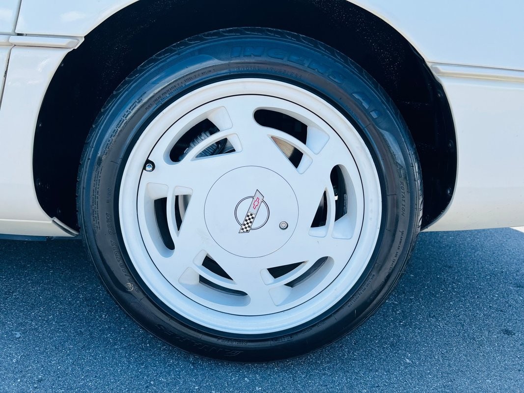 Chevrolet-Corvette-1988-Coupe-37