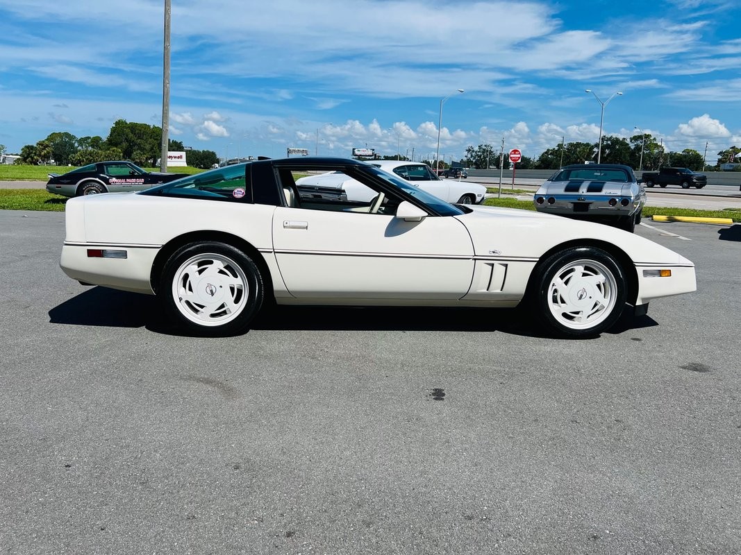 Chevrolet-Corvette-1988-Coupe-5