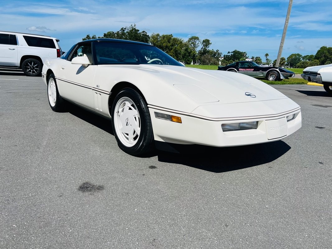 Chevrolet-Corvette-1988-Coupe-6